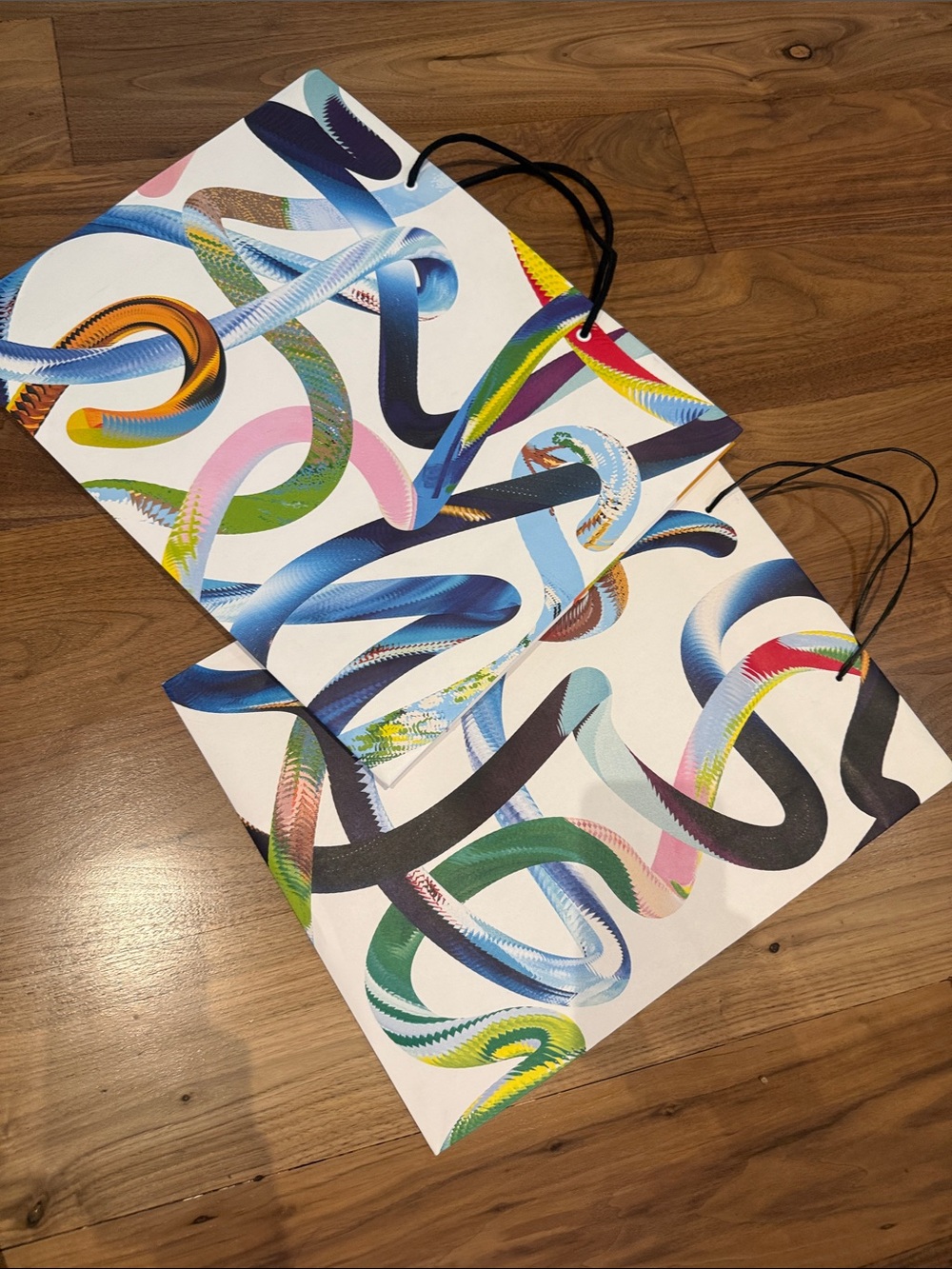 Taschen White Tote with Multicolor Ribbon Print
